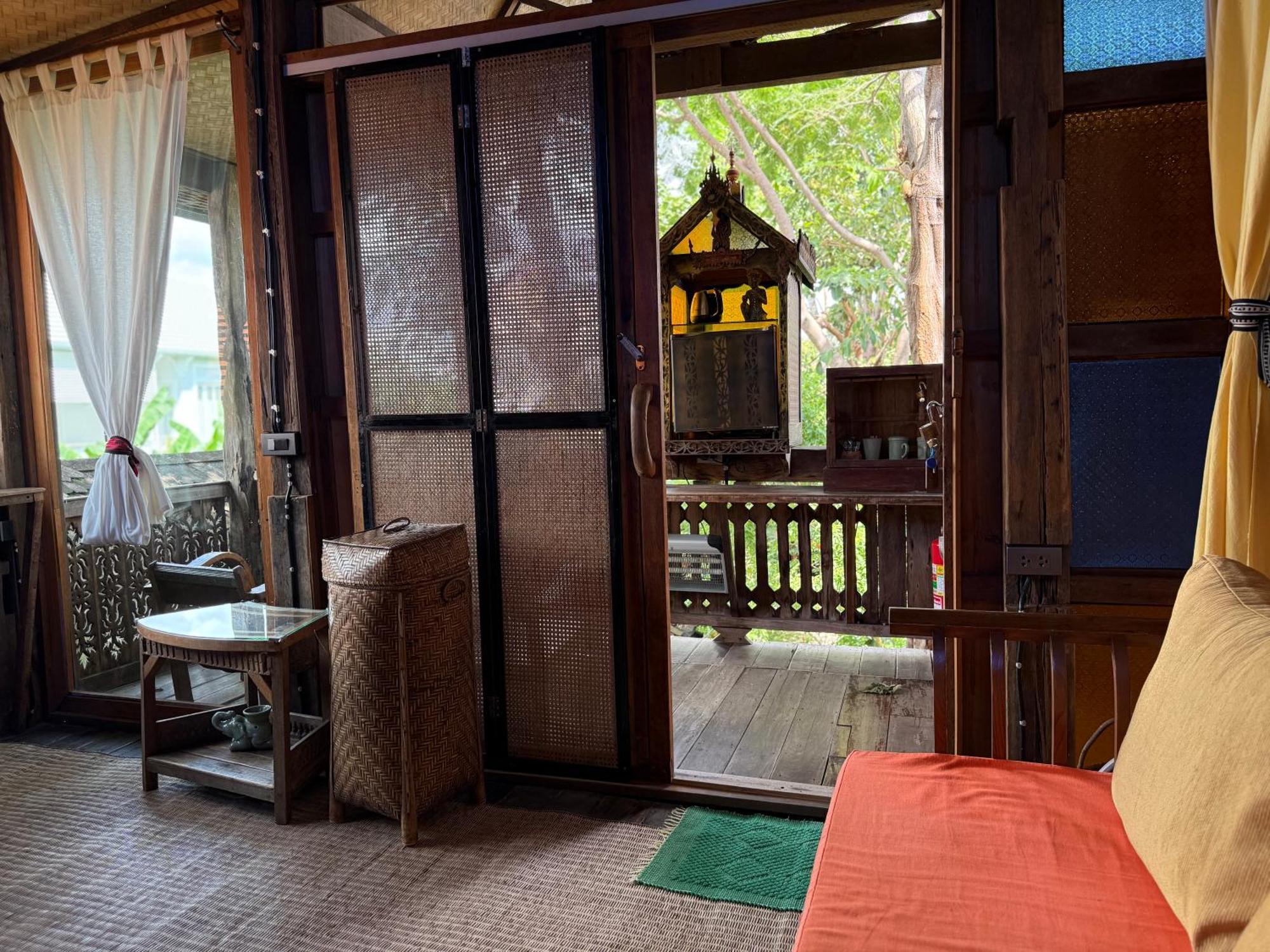 Mountain View Lodge with Free One Way Airport Transfer